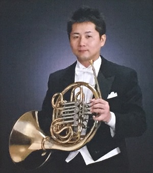 栫井　健吾
